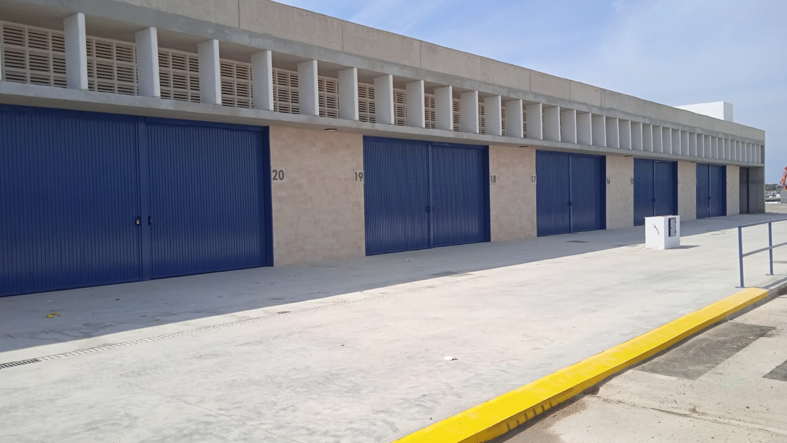 CUARTOS DE ARMADORES EN EL PUERTO DE BONANZA