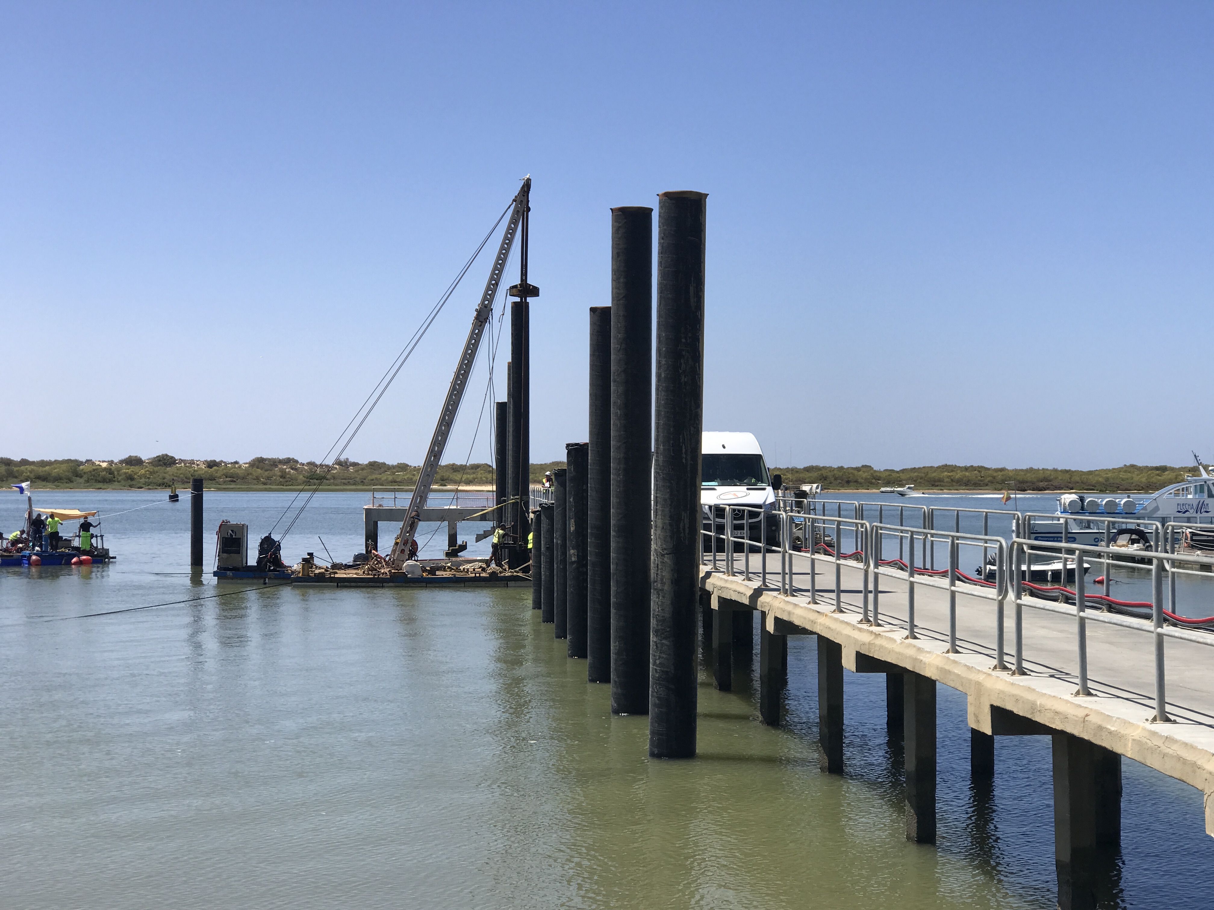 AMPLIACIÓN DE LINEA DE ATRAQUES PESQUEROS Y NUEVO PANTALÁN DE ACCESO RODADO EN EL PUERTO DE EL ROMPIDO