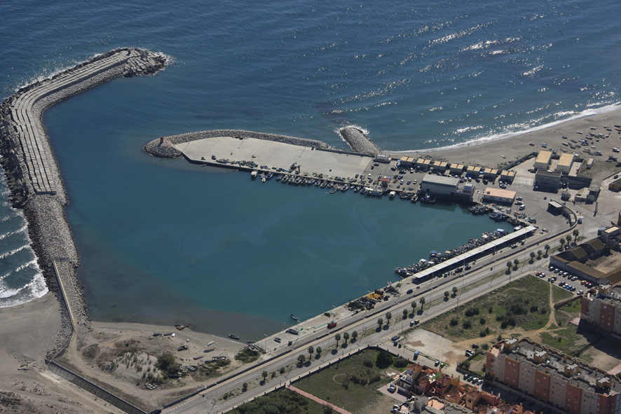 LA JUNTA INVIERTE MÁS DE 1,2 MILLONES DE EUROS EN LA MODERNIZACIÓN DEL PUERTO PESQUERO DE LA ATUNARA