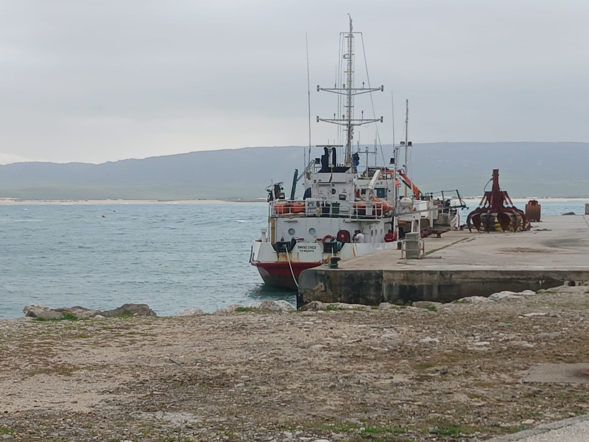 EL PUERTO DE BARBATE SE SOMETE A UN DRAGADO DE EMERGENCIA POR LOS DAÑOS SUFRIDOS POR LAS BORRASCAS EL PUERTO DE BARBATE SE SOMETE A UN DRAGADO DE EMERGENCIA POR LOS DAÑOS SUFRIDOS POR LAS BORRASCAS