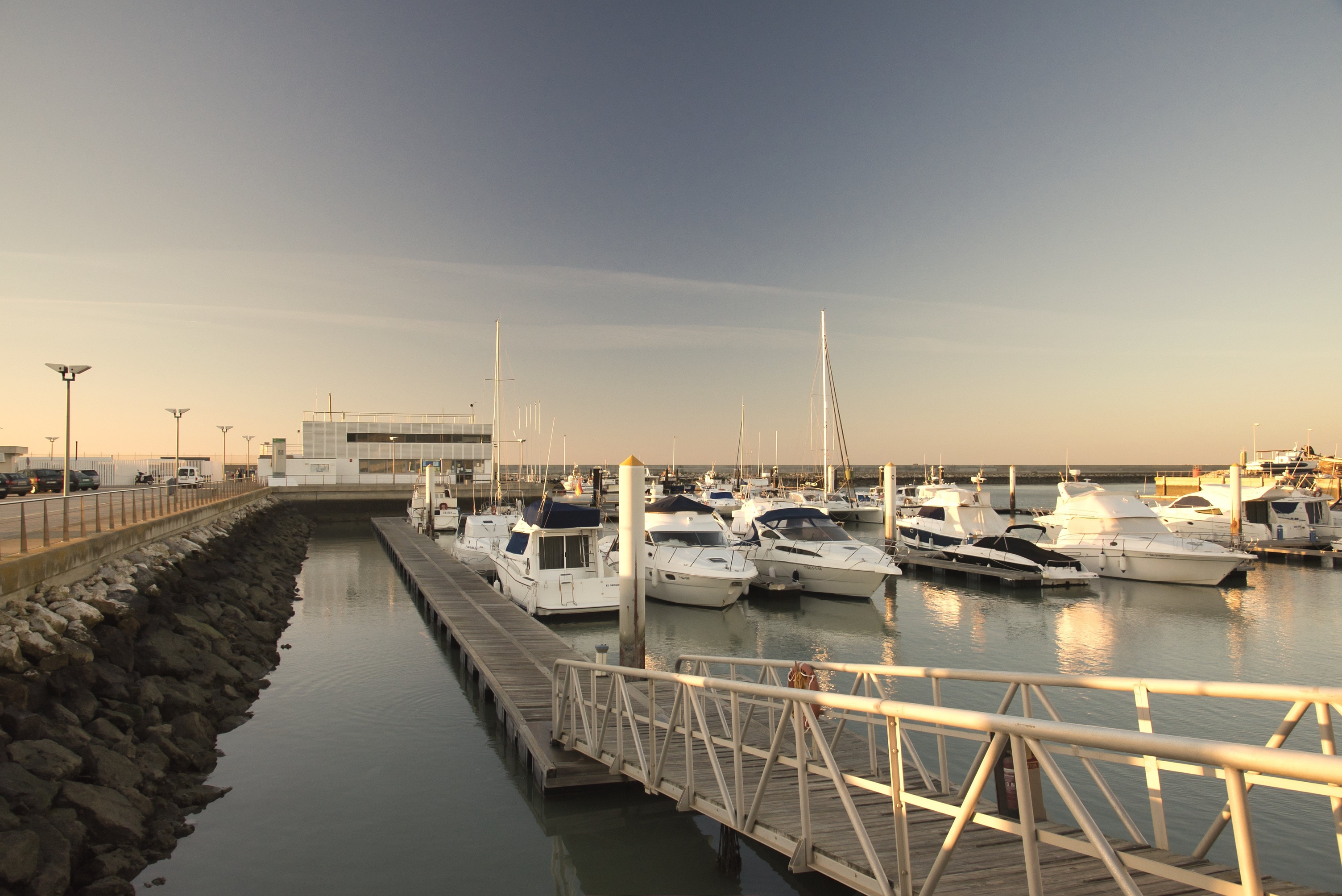 ADJUDICADA LA MEJORA DE LOS CERRAMIENTOS, SERVICIOS Y PAVIMENTACIÓN DEL PUERTO DE CHIPIONA ADJUDICADA LA MEJORA DE LOS CERRAMIENTOS, SERVICIOS Y PAVIMENTACIÓN DEL PUERTO DE CHIPIONA