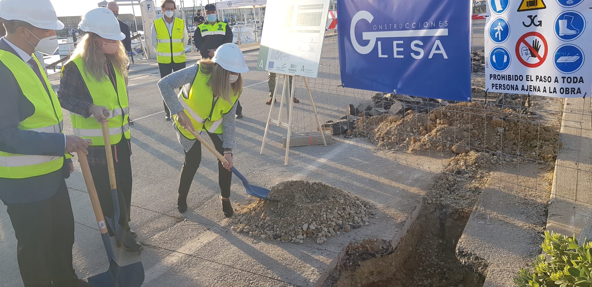 MARIFRÁN CARAZO VISITA EL INICIO DE LAS OBRAS DE MEJORA DE LOS ACCESOS AL PUERTO DE ROTA