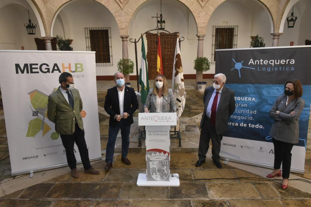 LA SOCIEDAD DEL PUERTO SECO DE ANTEQUERA ENTREGA A MARIFRÁN CARAZO EL AVAL PARA EL INICIO DE LA OBRA