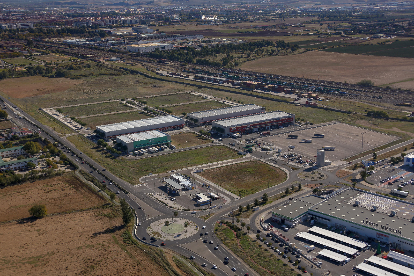 LA JUNTA INSTALARÁ ELECTROLINERAS Y PLACAS FOTOVOLTAICAS EN EL ÁREA LOGÍSTICA DE CÓRDOBA